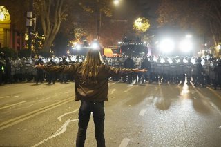 Géorgie: Des Milliers De Manifestants Pro-UE Devant Le Parlement | Rhône FM